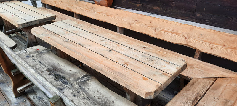 Schonende Holzreinigung mit Trockeneisstrahlen: Auffrischen und Entgrauen von Bänken und Tischen – eco-blast