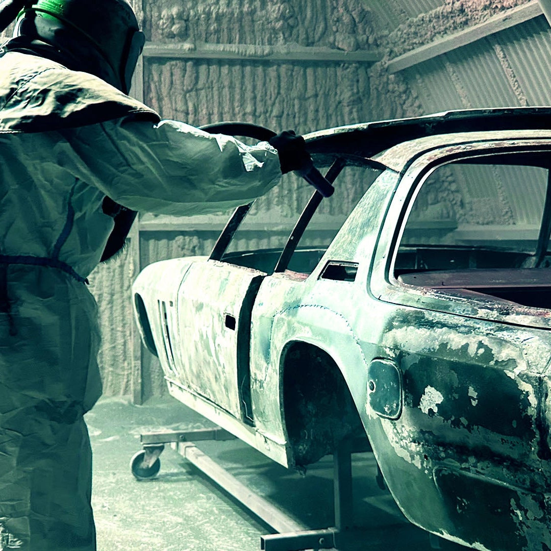 Werterhalt durch präzise Strahltechnik: Fachgerechte Karosserie-Bearbeitung eines Klassikers (Jensen Interceptor) am Linken Niederrhein bei ecoBlast.
